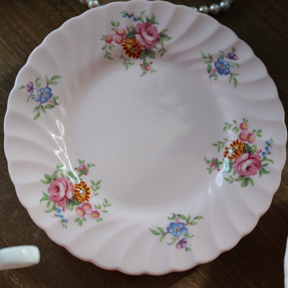 パステルピンクが可愛いトリオA カップ＆ソーサー