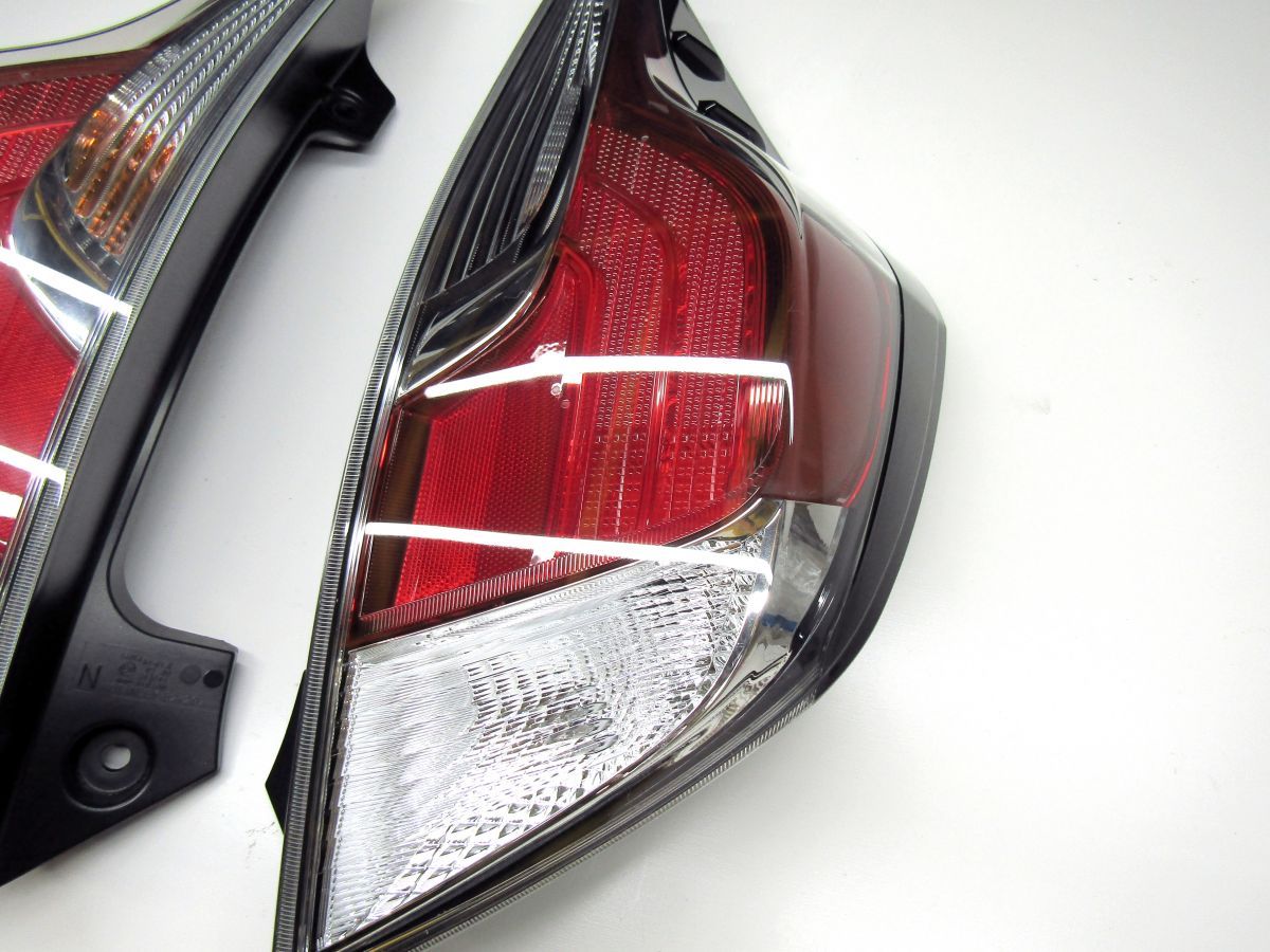 トヨタ NHP10 アクア 中期 純正 左右 テールランプ 割れあり Stanley