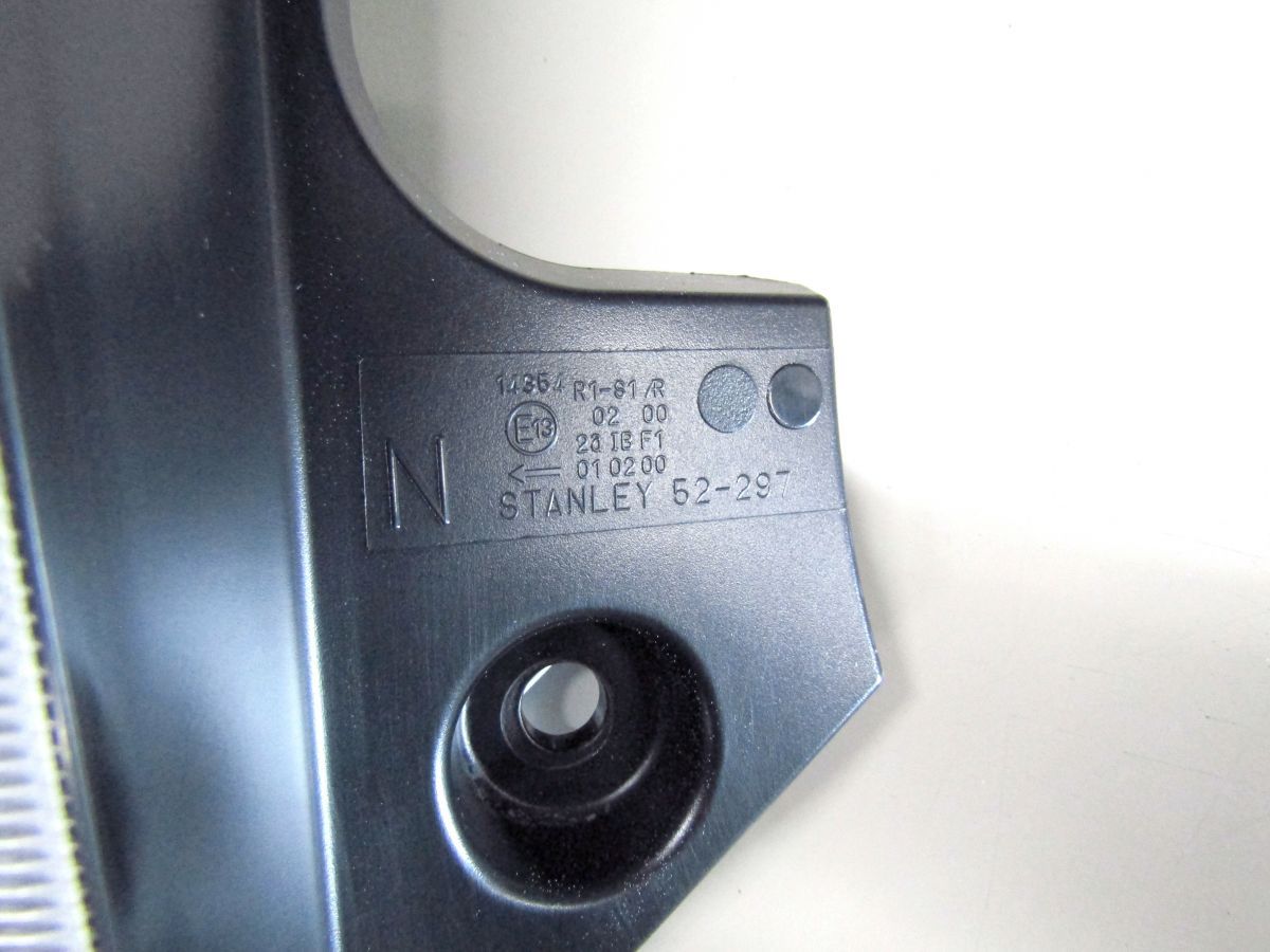 トヨタ NHP10 アクア 中期 純正 左右 テールランプ 割れあり Stanley