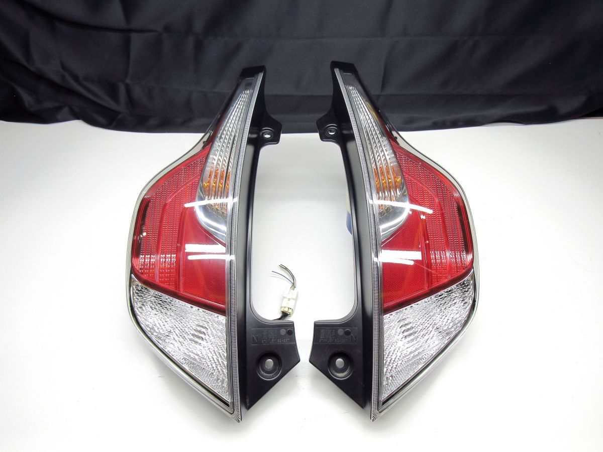トヨタ NHP10 アクア 中期 純正 左右 テールランプ 割れあり Stanley