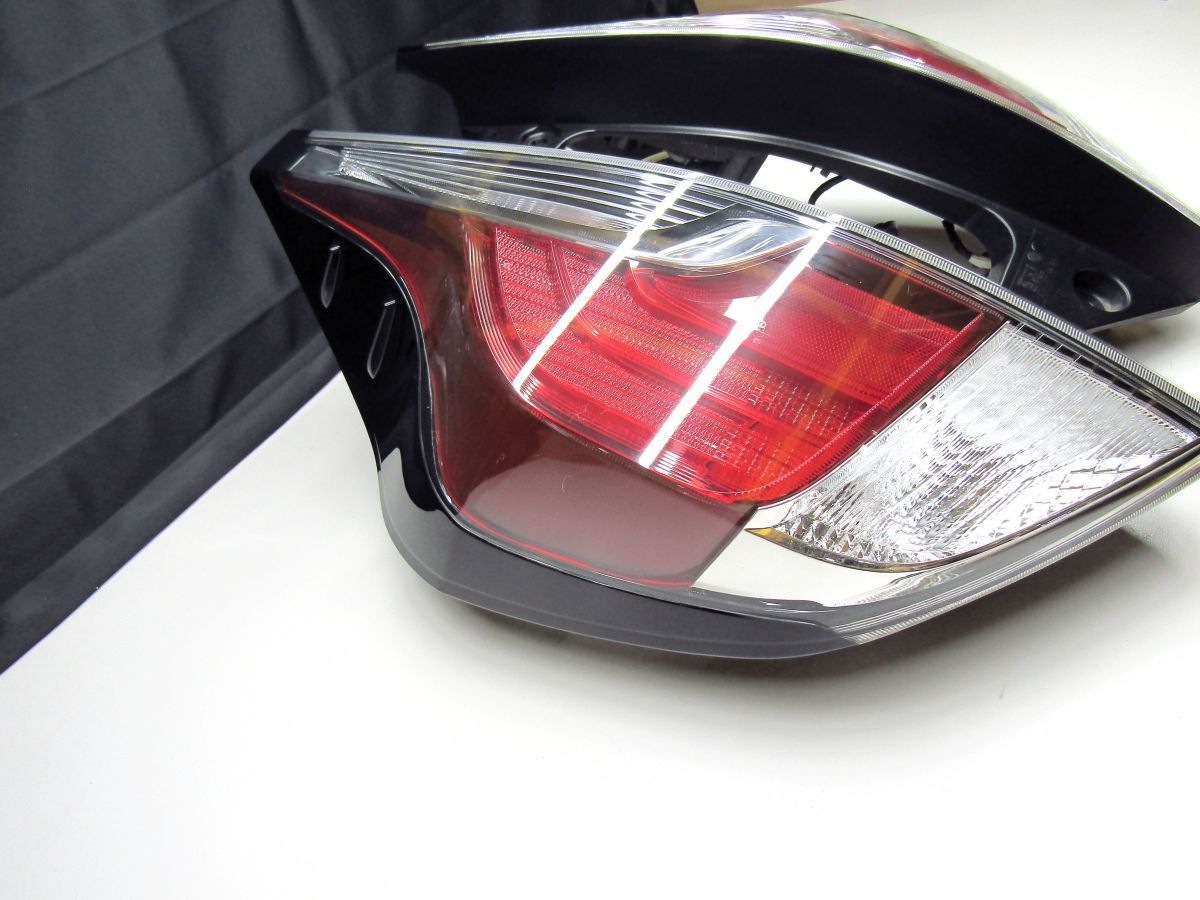 トヨタ NHP10 アクア 中期 純正 左右 テールランプ 割れあり Stanley
