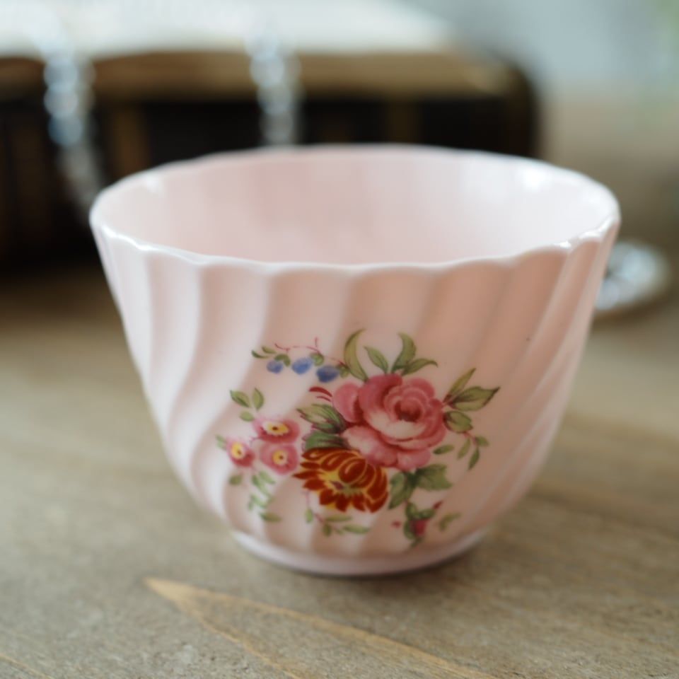 ロゼッタ パステルピンクが可愛いクリーマー＆シュガーボウル