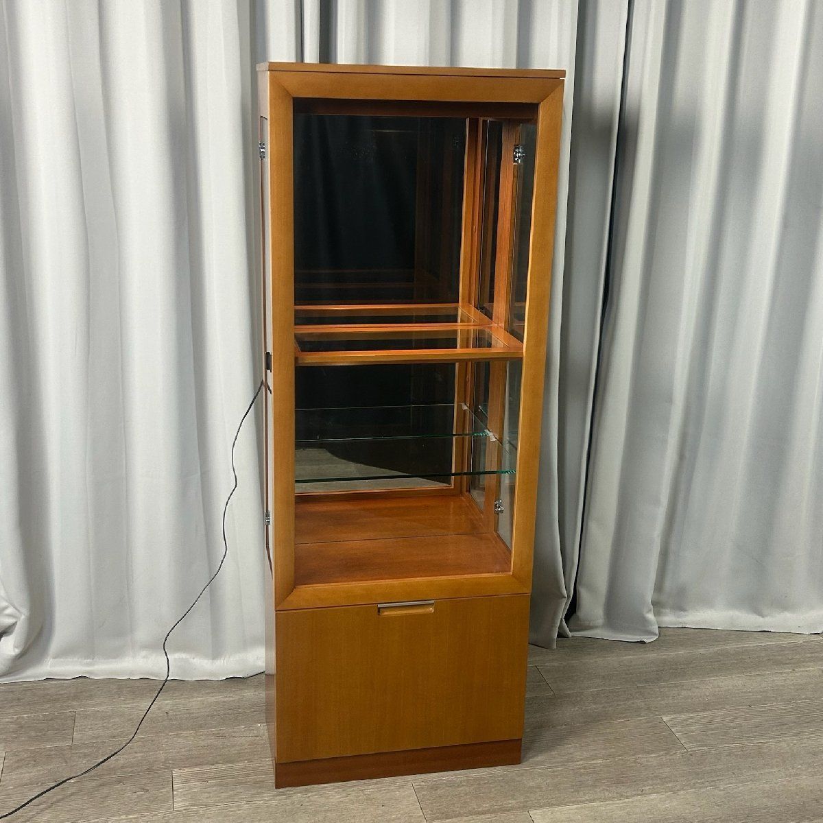 XD57 カリモク HE2320NU ガラス キャビネット 飾り棚/A4 - メルカリ