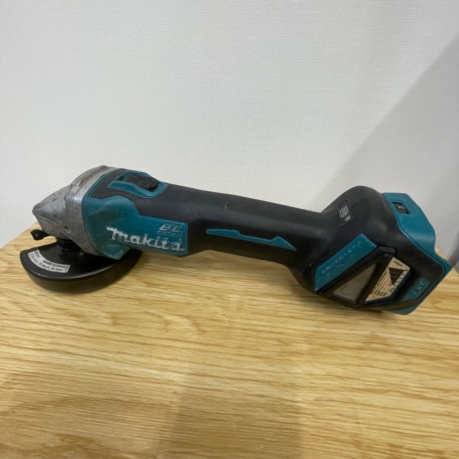 マキタ MAKITA GA 412 D 18 V 充電式ディスクグラインダ A 26 198