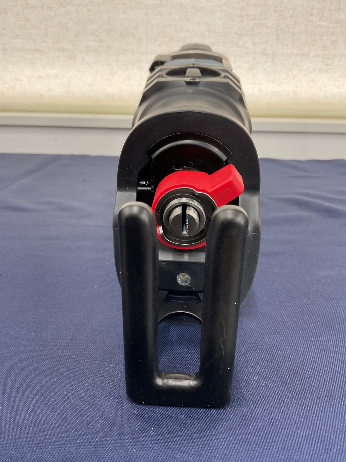  ボッシュ セイバ－ソ－GSA 18 V-32-2充電器 バッテリ付 特別セット レシプロソー 切断工具 切断機