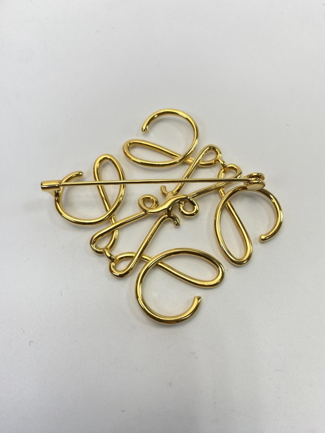 LOEWE ロエベ アナグラム ブローチ ゴールド 管理番号：10806 - メルカリ