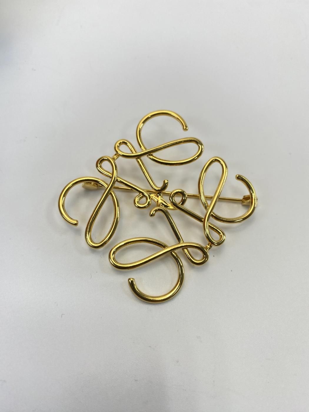LOEWE ロエベ アナグラム ブローチ ゴールド 管理番号：10806 - メルカリ