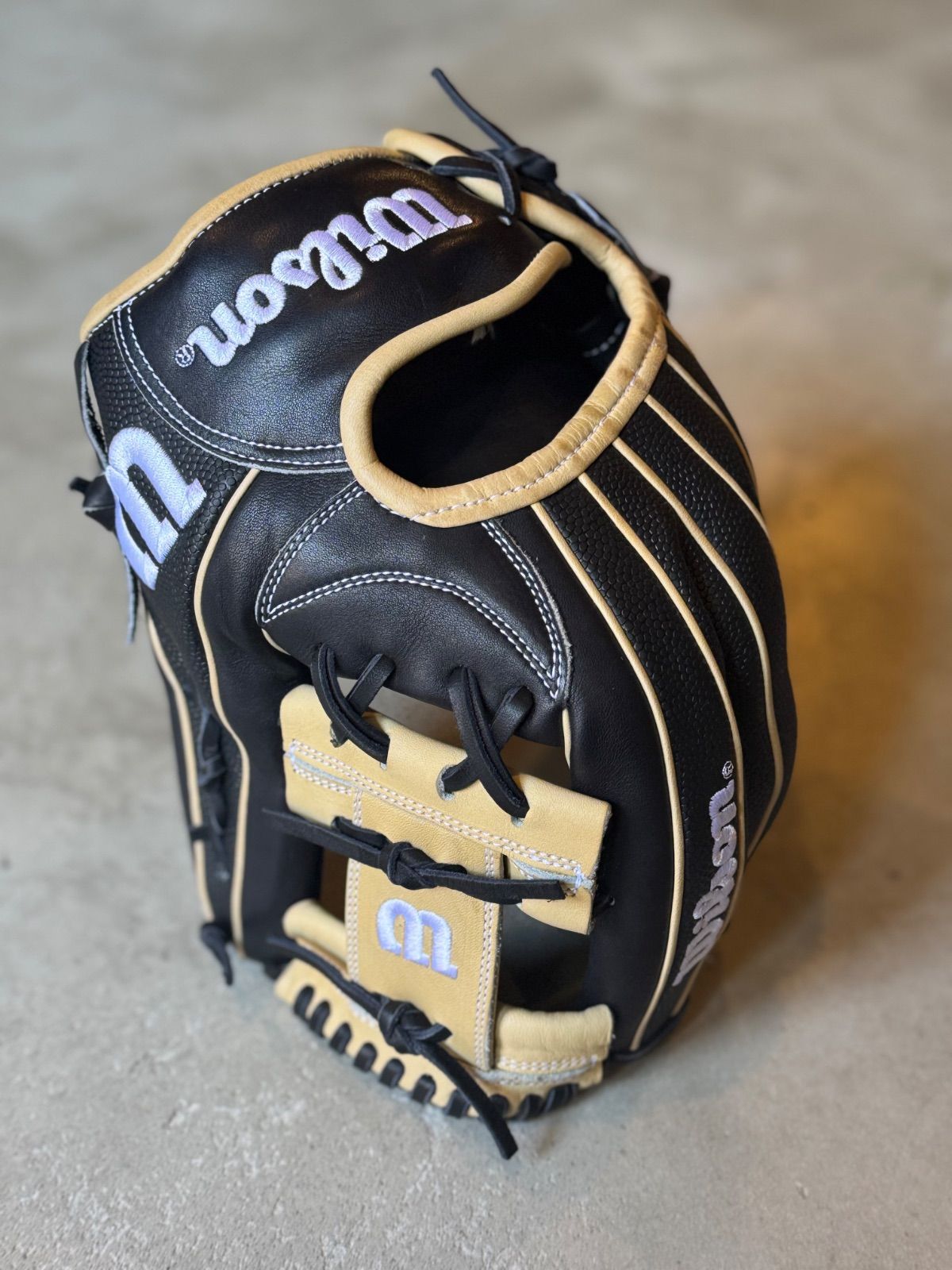 2025年限定モデル The Wannabe Hero DUAL 1723型【Wilson】軟式用