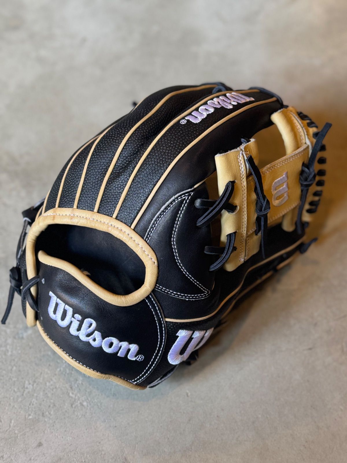 2025年限定モデル The Wannabe Hero DUAL 1723型【Wilson】軟式用