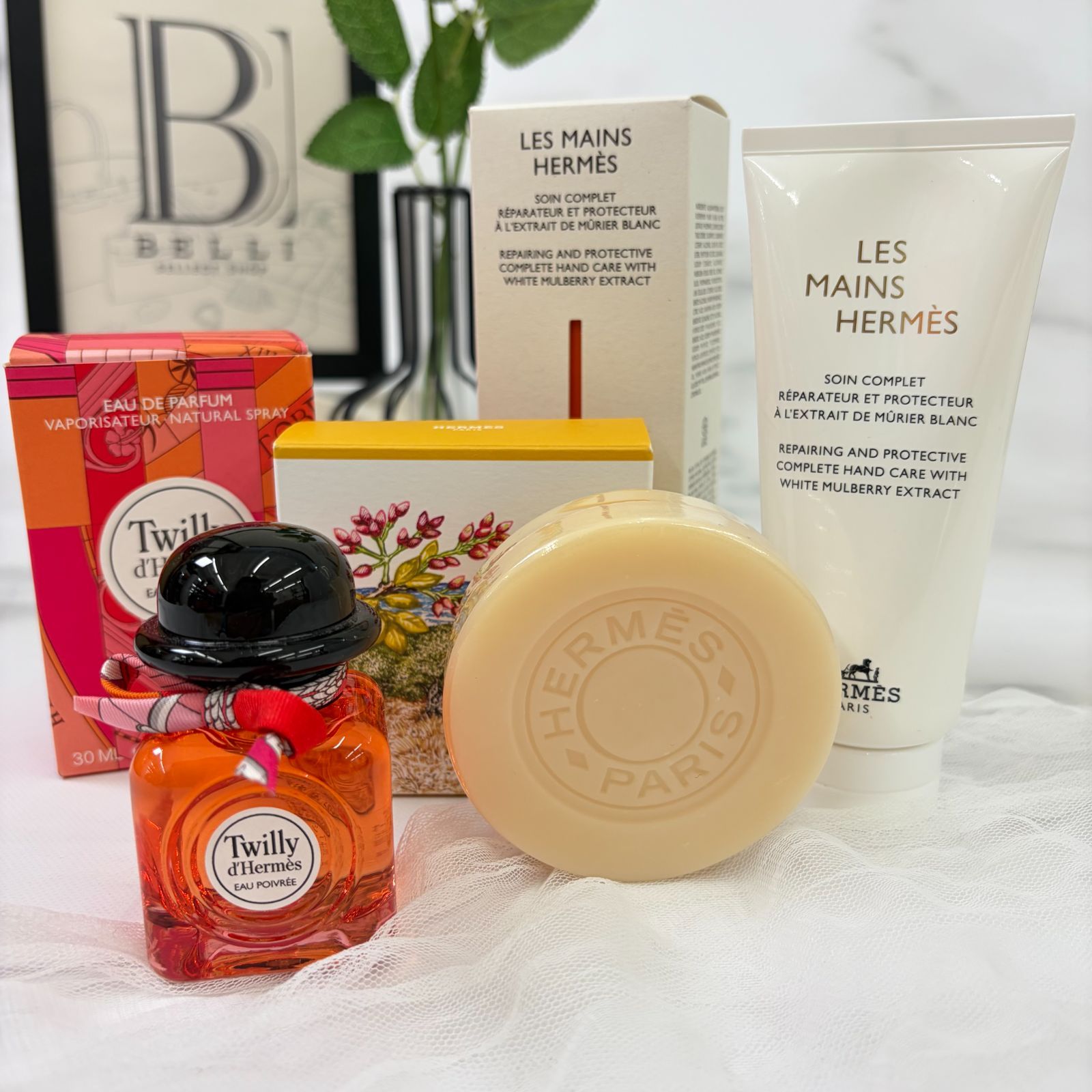 【新品未使用】エルメス　ハンドクリーム　香水　2点セット 鑑定済み【 新品未使用 】エルメス 香水 化粧品 セット ホワイト
