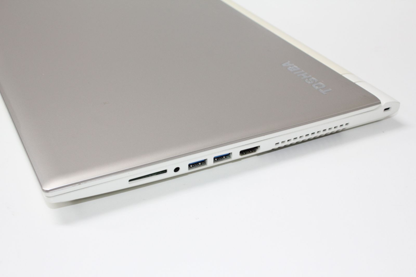 【中古ノートPC】東芝〈dynabook T45/VGD〉Intel core i3/SSD256GB/メモリ8GB ⑥ 中古ノートPC】東芝〈dynabook T45/VGD〉Intel core i3/SSD256GB