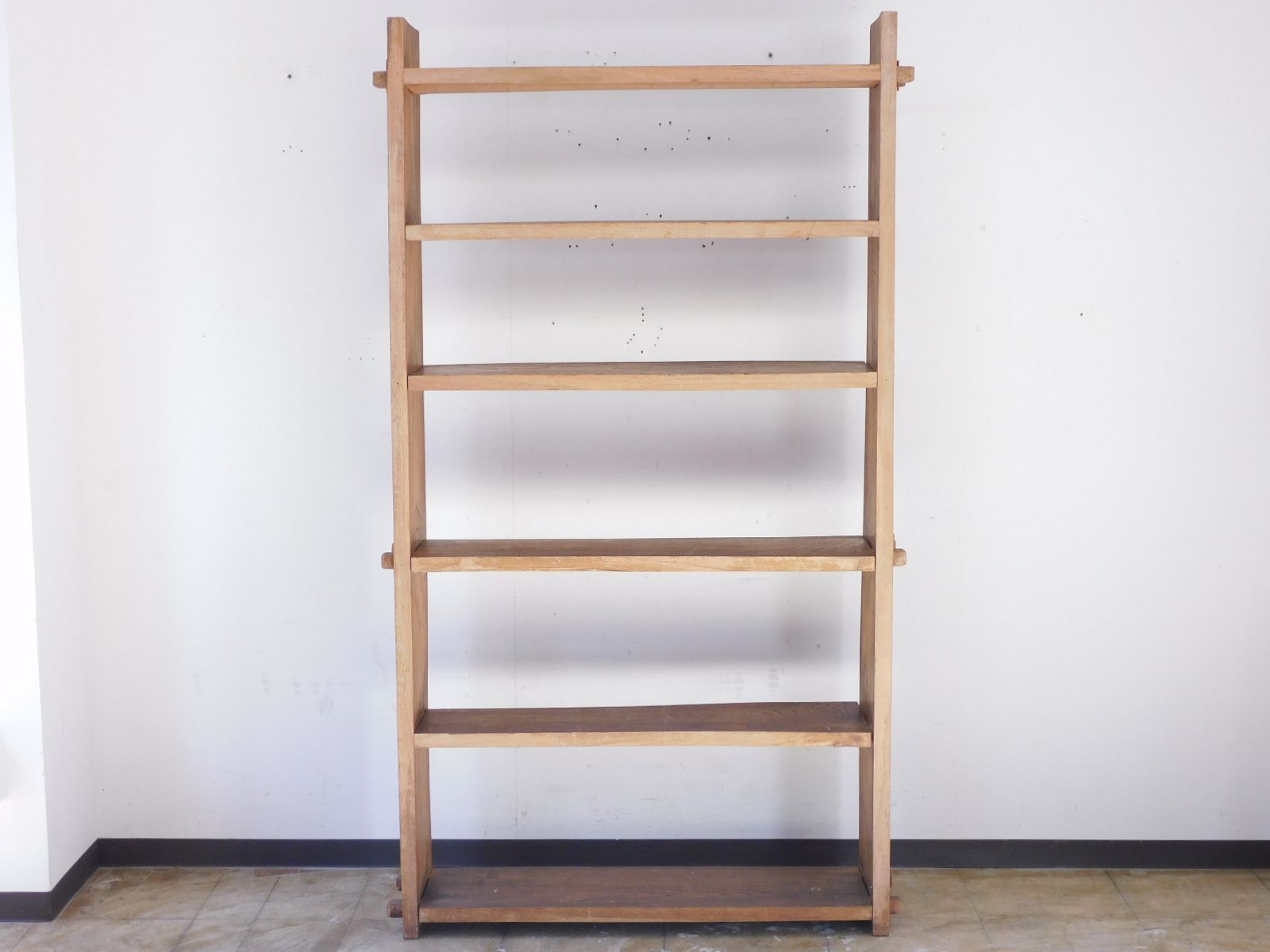 木製楔式本棚 ブックシェルフ 陳列棚 飾り棚 収納棚 古家具