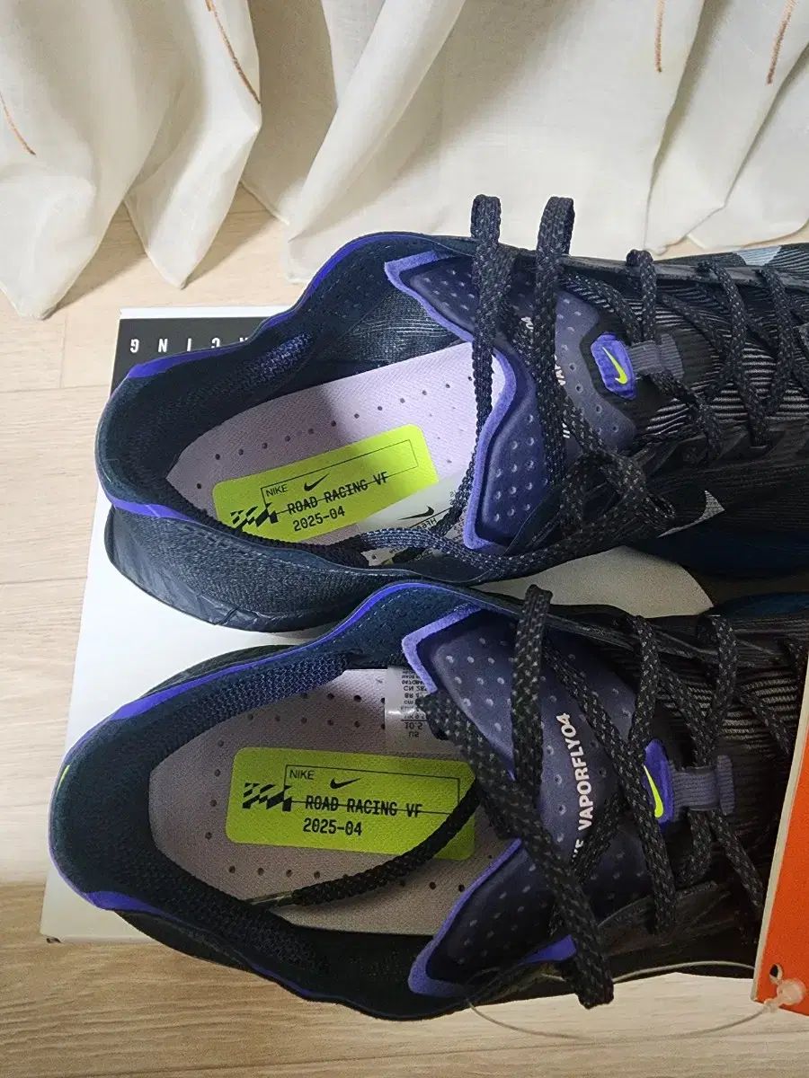 レーシングシューズ