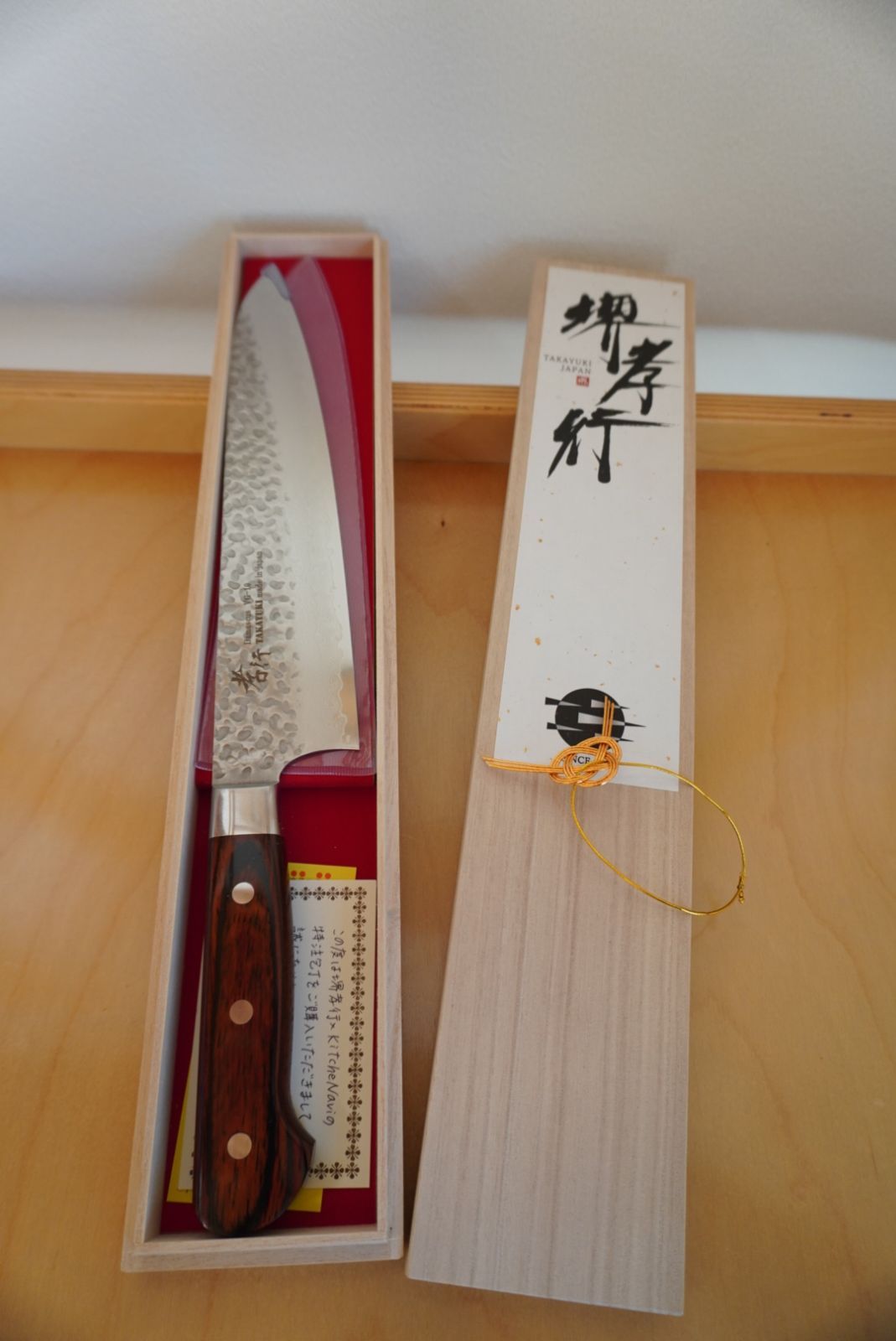 う*ま様 ハンドメイド　包丁　両刃　漆 三徳包丁】槌目ダマスカス 185mm 漆塗り柄 富士山と桜 – 山崎清春商店