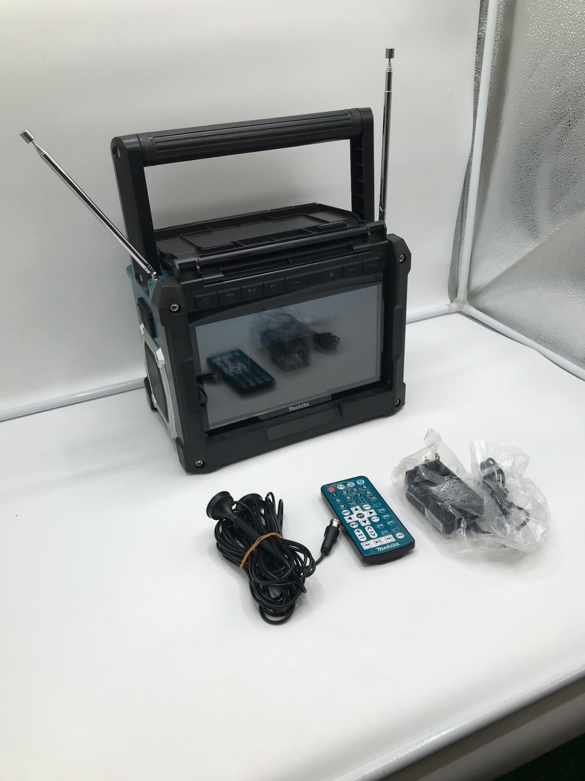 品 Makita|マキタ TV 100 充電式ラジオ付テレビ バッテリ充電器別売 IT_XQHYG 岡岩 M 04