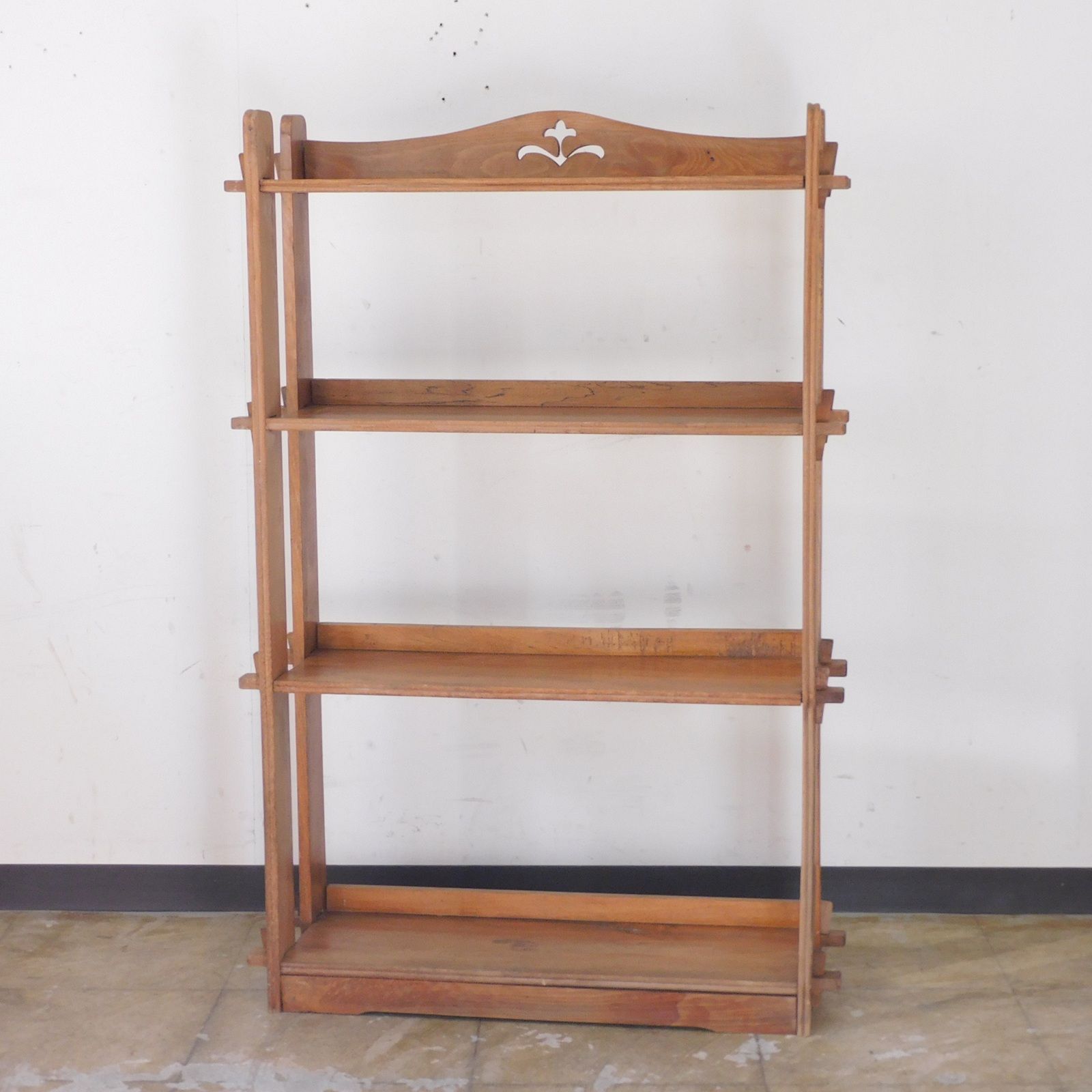 古い木製の収納棚　6段　くさび式本棚　食器棚　オープンラック　古家具　古道具 レトロ 楔本棚 本棚 くさび ブックシェルフ ヴィンテージ 飾り棚 食器