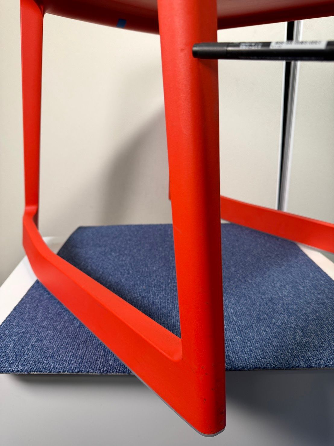 中古・vitra・ヴィトラ・Tipton・ティプトン・チェア・レッド1 Tip Ton RE, Dark grey RE | Vitra | Chairs - Designer furniture