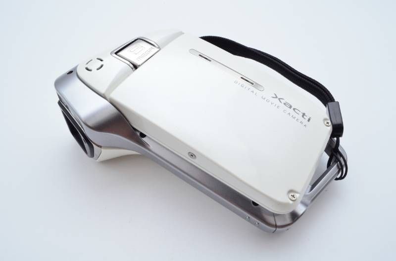 ☆動作良好☆SANYOデジタルムービーカメラXacti DMX-CA8ホワイト Amazon | SANYO 防水デジタルムービーカメラ Xacti (ザクティ) DMX-CA8