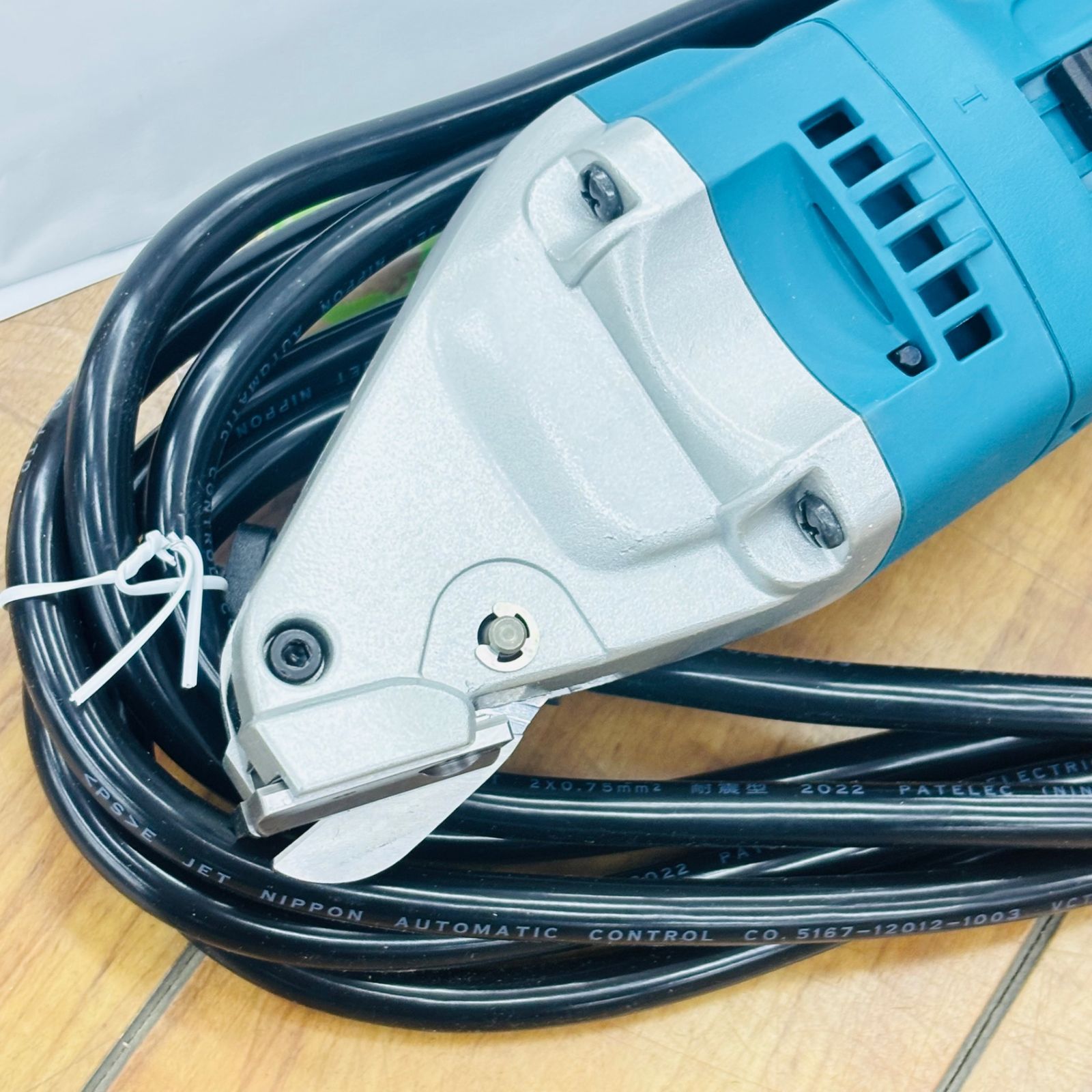 ストレートシャー