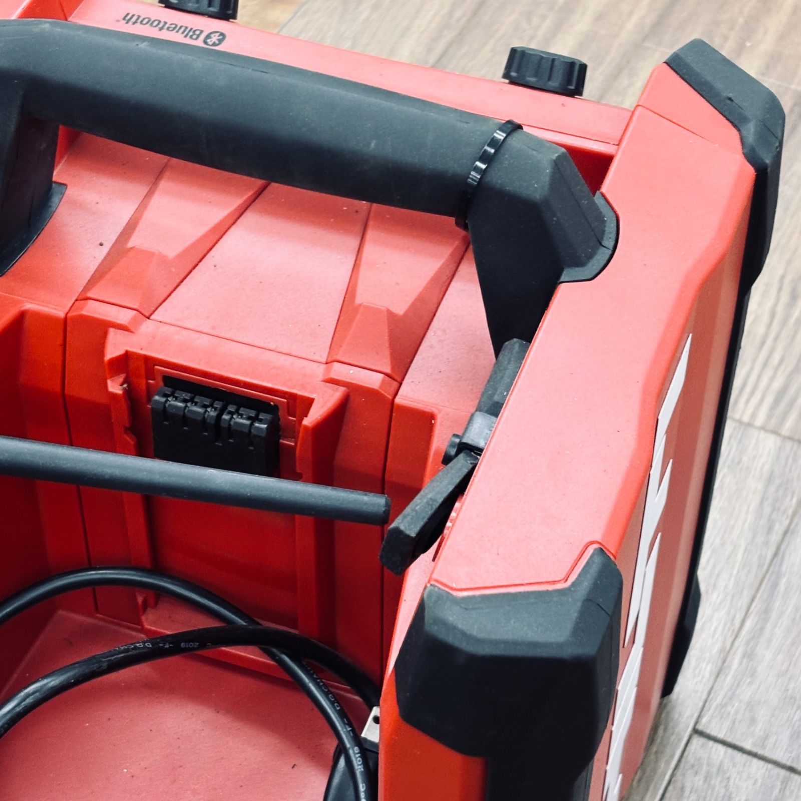 Bluetoothスピーカー 内蔵ラジオチャージャー