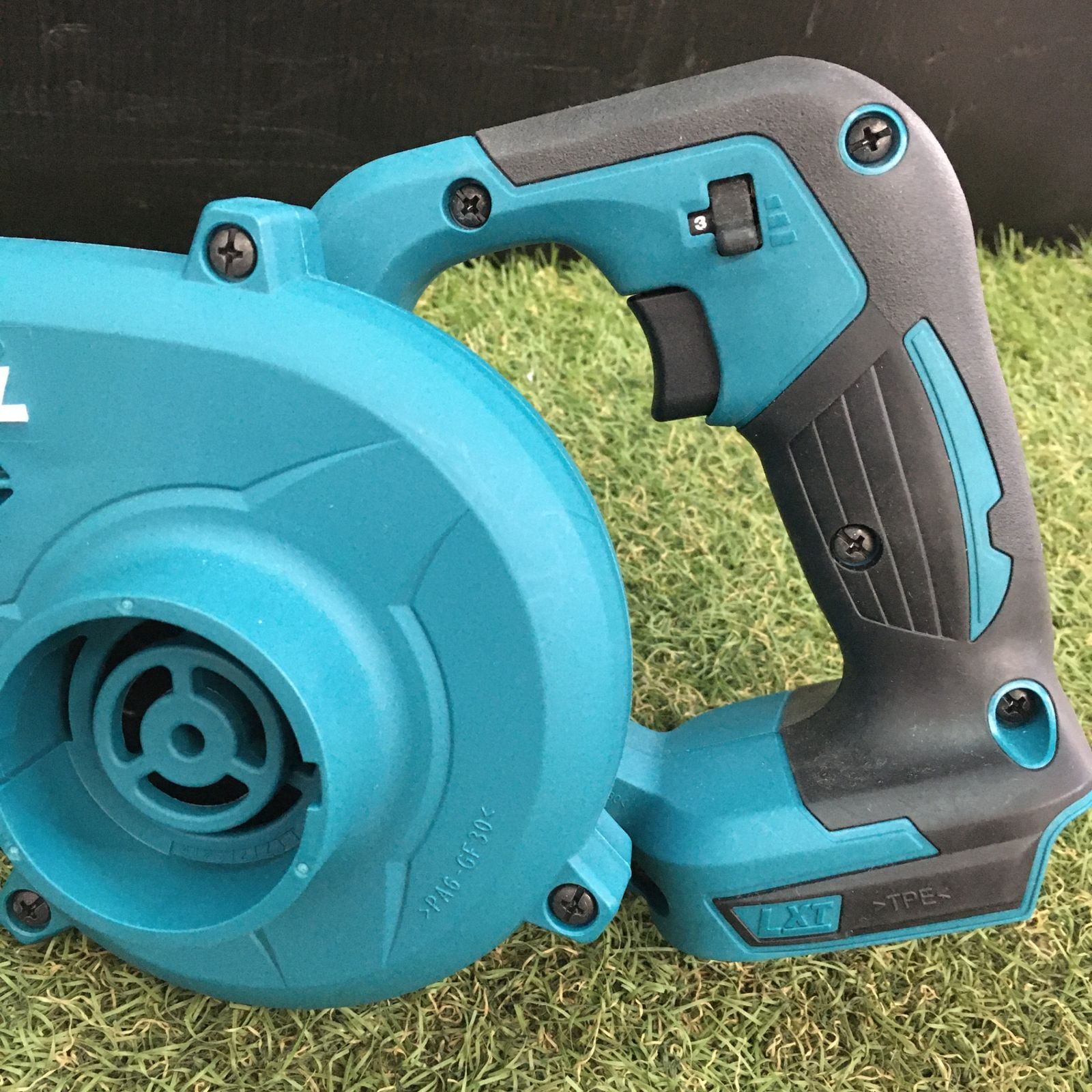 品 0906 makita マキタ 18 v充電式ブロワ 本体のみ UB 185 DZ