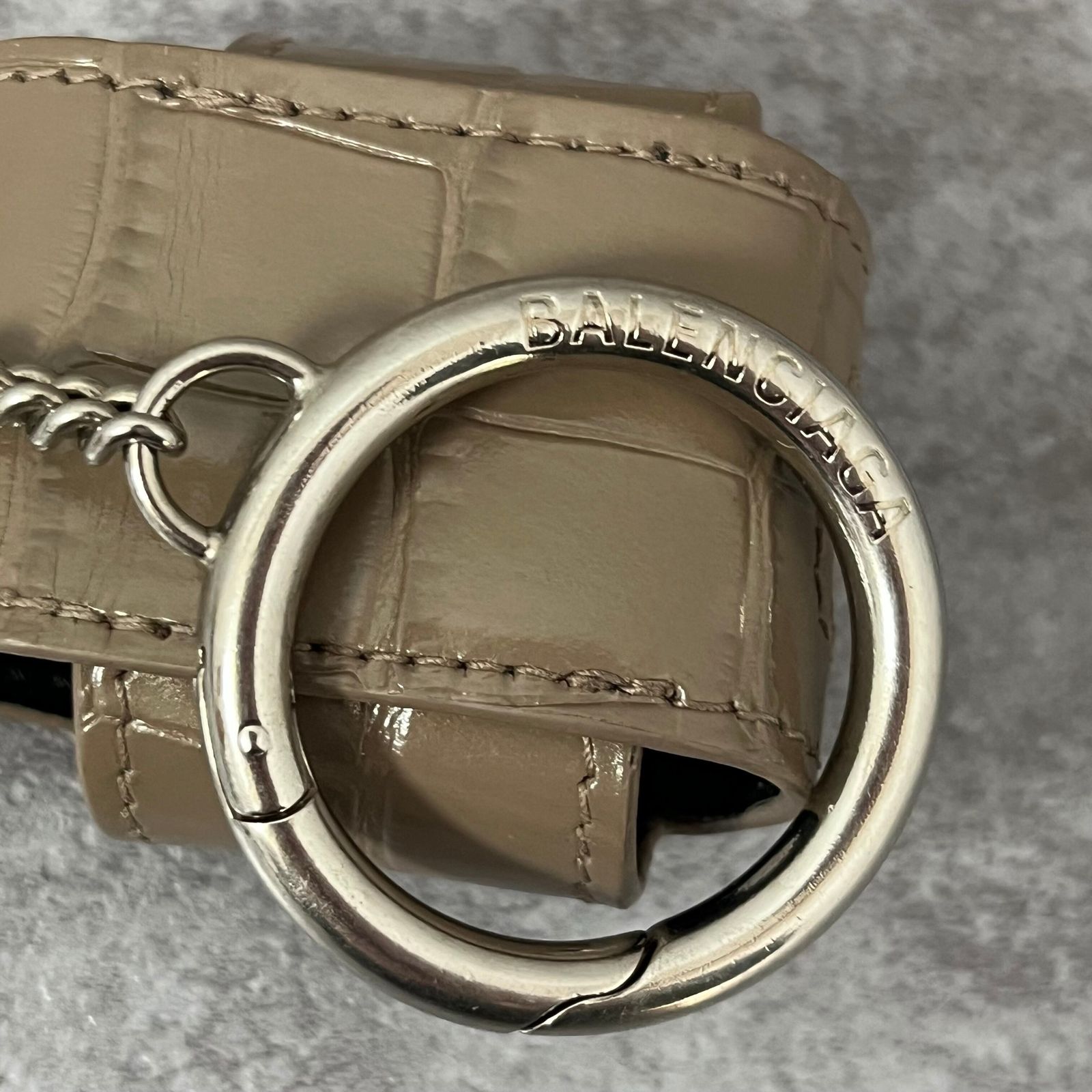 BALENCIAGA】AirPodsケース グレージュ キーホルダータイプ スナップ