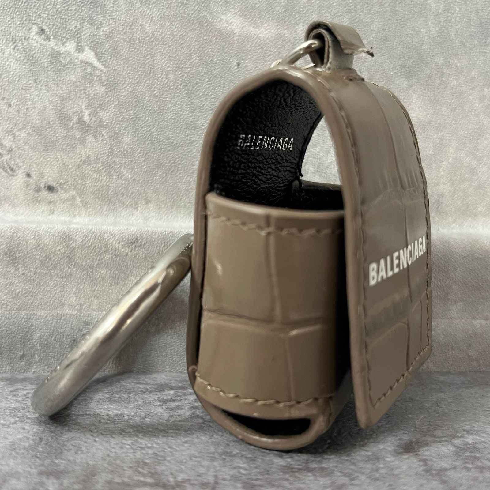 BALENCIAGA】AirPodsケース グレージュ キーホルダータイプ スナップ