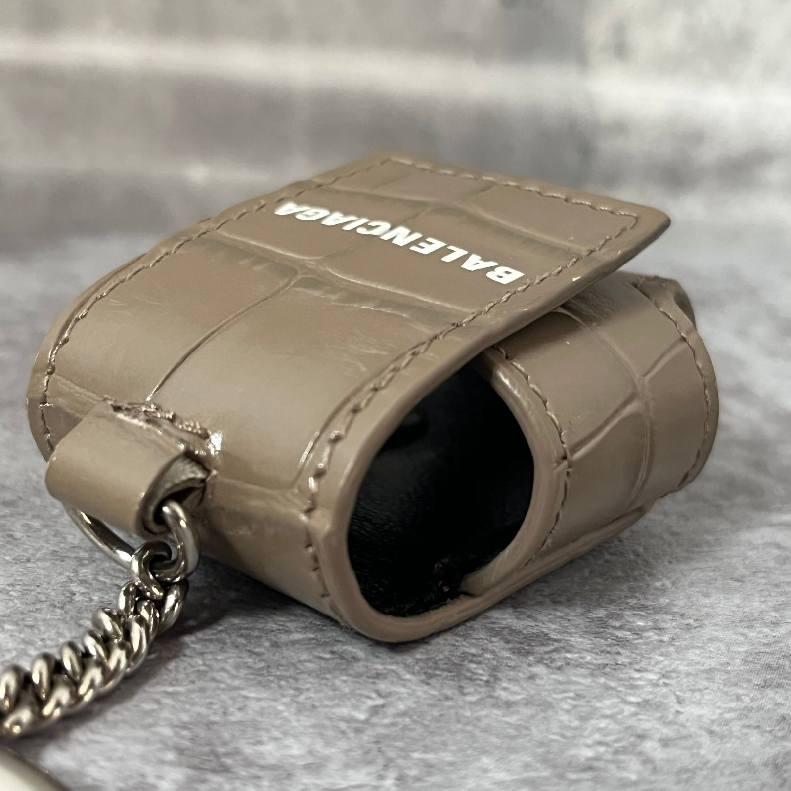 BALENCIAGA】AirPodsケース グレージュ キーホルダータイプ スナップ