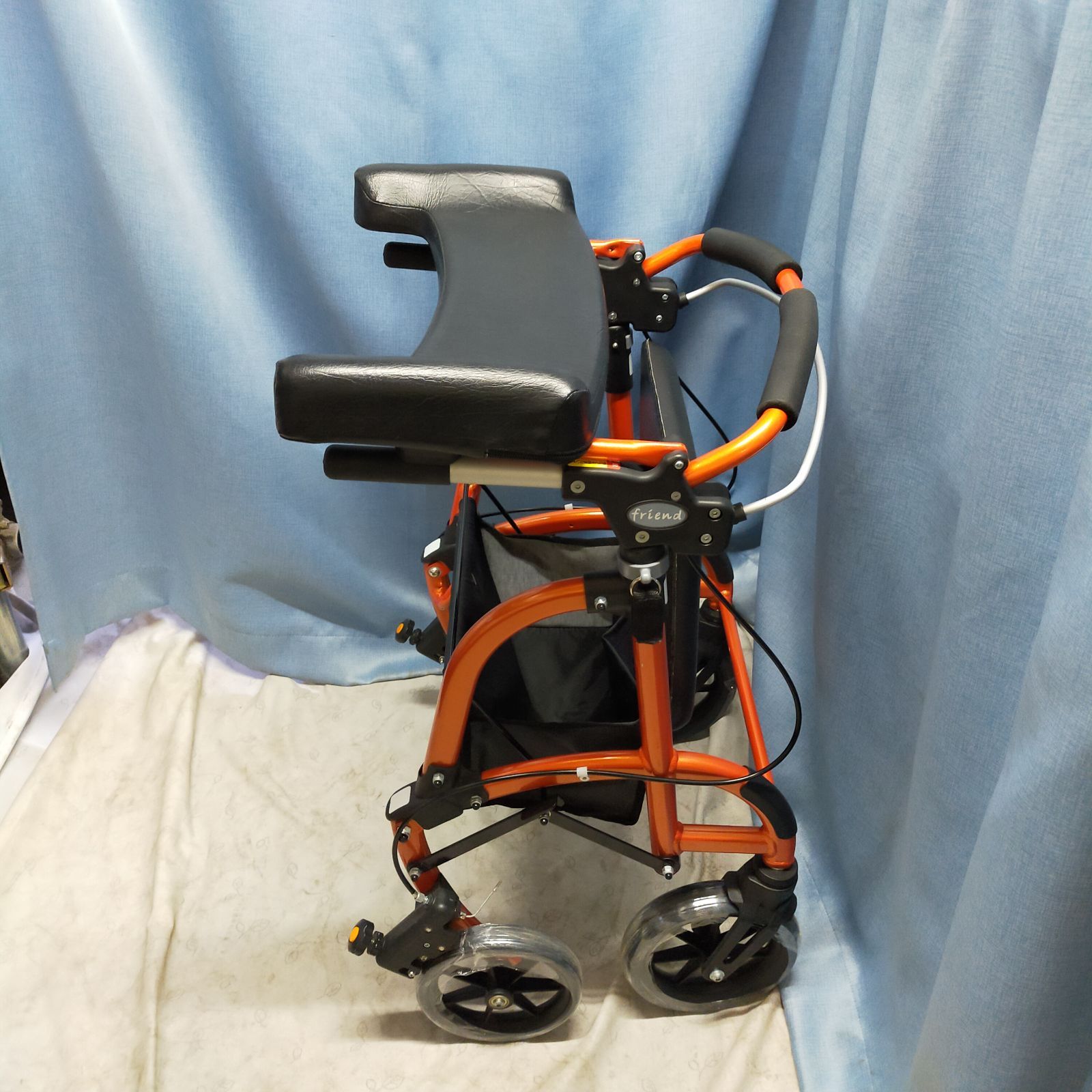 HK-5751) ウェルパートナーズ フレンド WF-1 前腕支持台付 歩行補助車