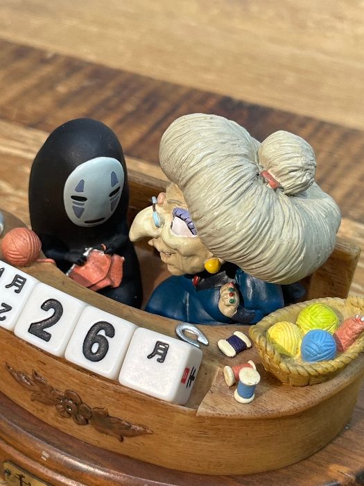 ジブリ 千と千尋の神隠し 卓上 万年カレンダー 銭婆・カオナシ - メルカリ