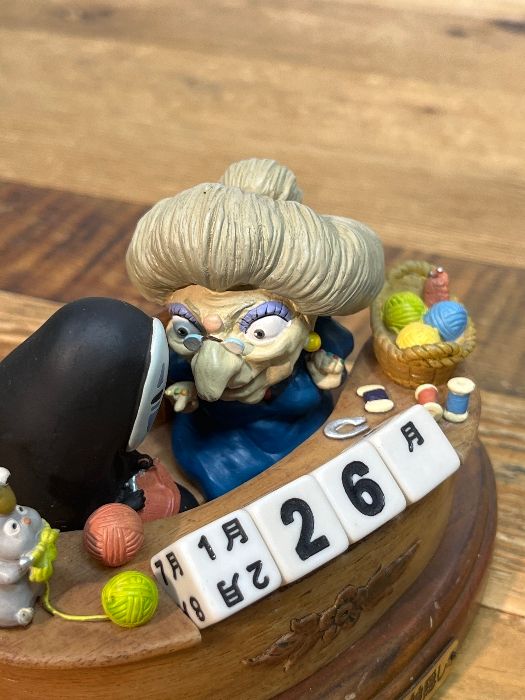 ジブリ 千と千尋の神隠し 卓上 万年カレンダー 銭婆・カオナシ - メルカリ