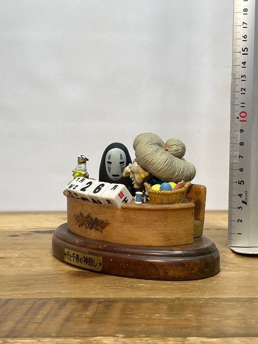 ジブリ 千と千尋の神隠し 卓上 万年カレンダー 銭婆・カオナシ - メルカリ