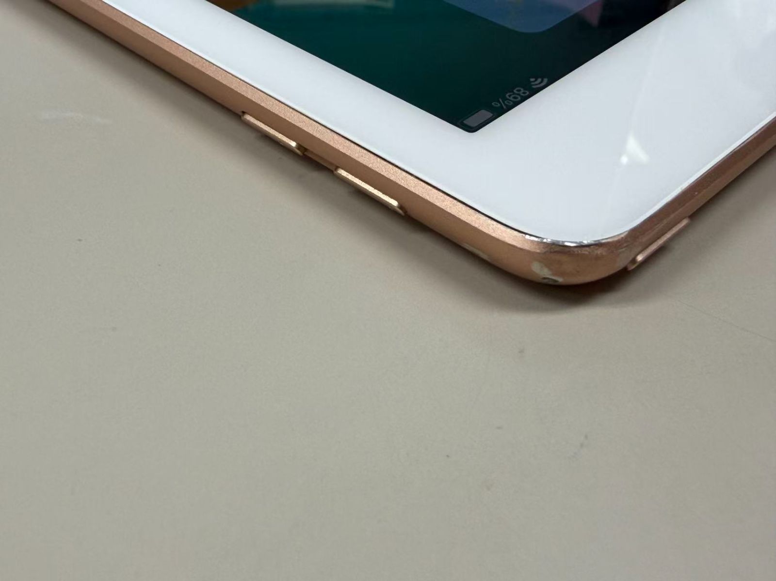 電池69％ iPad (第6世代) 32GB ゴールド WIFI版 - メルカリ