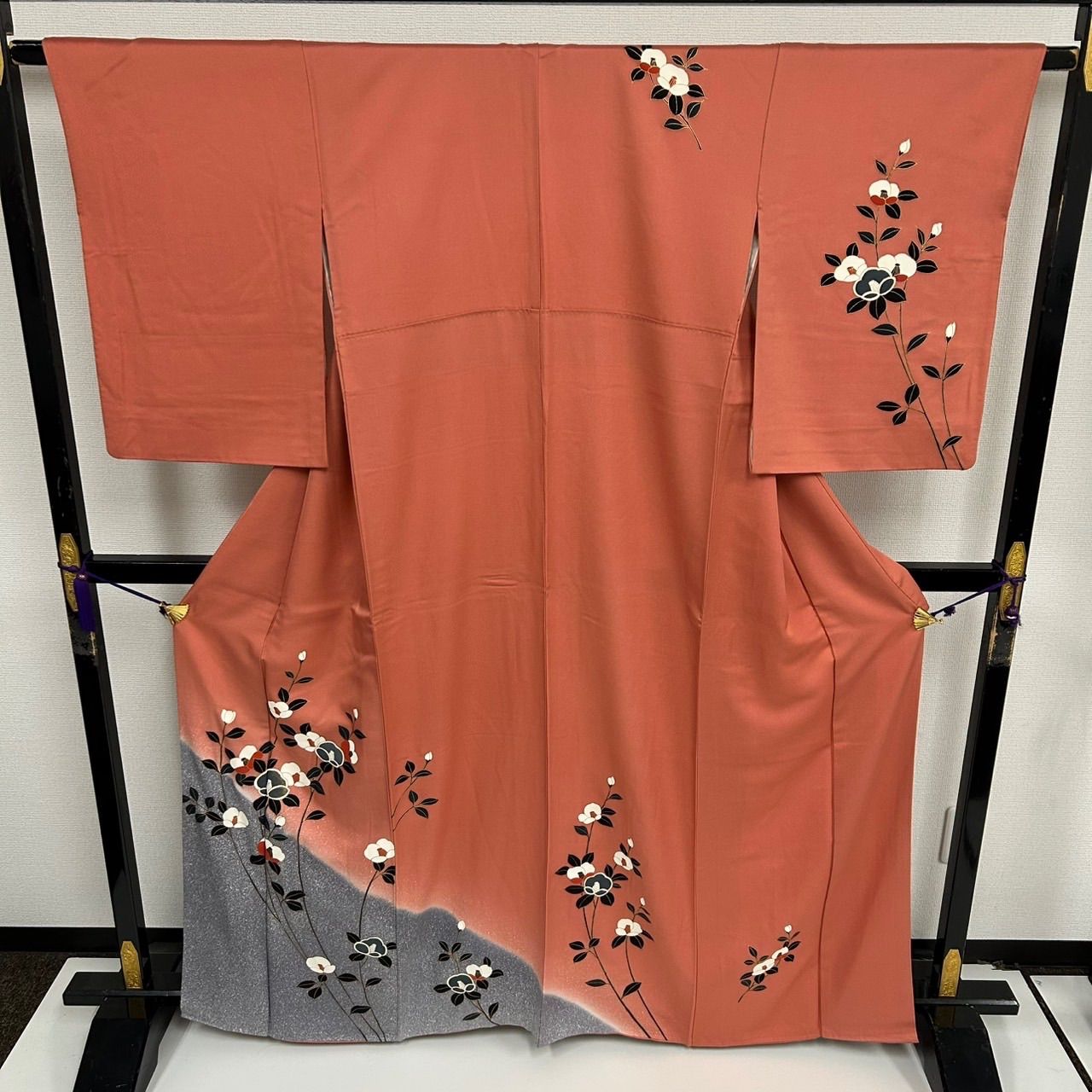 付下げ 金彩に花柄 紋無し 正絹 着物 MK-3396 - メルカリ