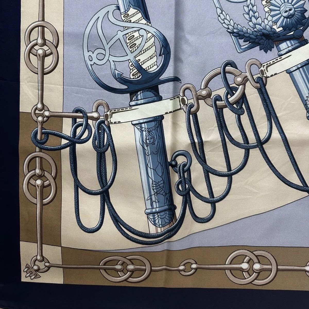 エルメス カレ90　CLIQUETIS クリケティス スカーフ シルク100% エルメスカレ90 CLIQUETIS オレンジ/グリス/ブラン レディース シルク