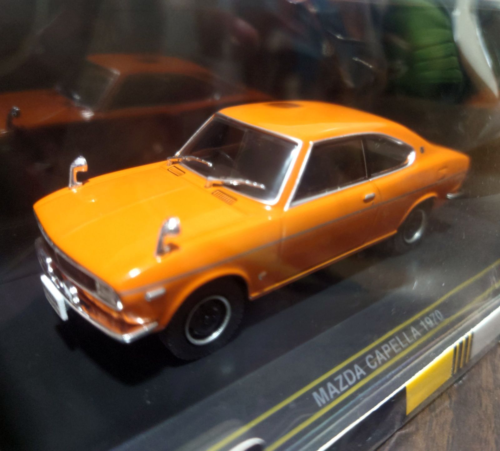 1⁄43 マツダ カペラ 1970 オレンジ First43ダイキャスト製ミニカー