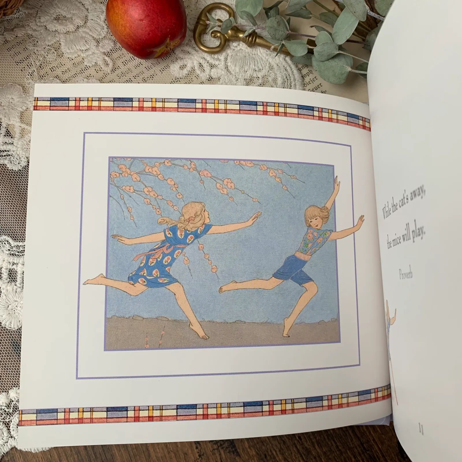 海外 絵本 A Little Book of Childhood 洋書 【ウィルビーク・ル