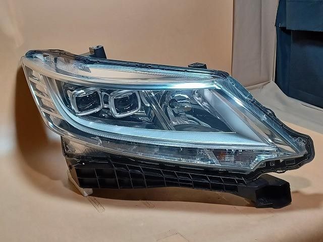 コーティング済  オデッセイ RC2 右ヘッドランプ・ヘッドライト G   コイト 100-18075 33100-T6A-N01 NH704M コーティング済 オデッセイ RC2 右ヘッドランプ・ヘッドライト G