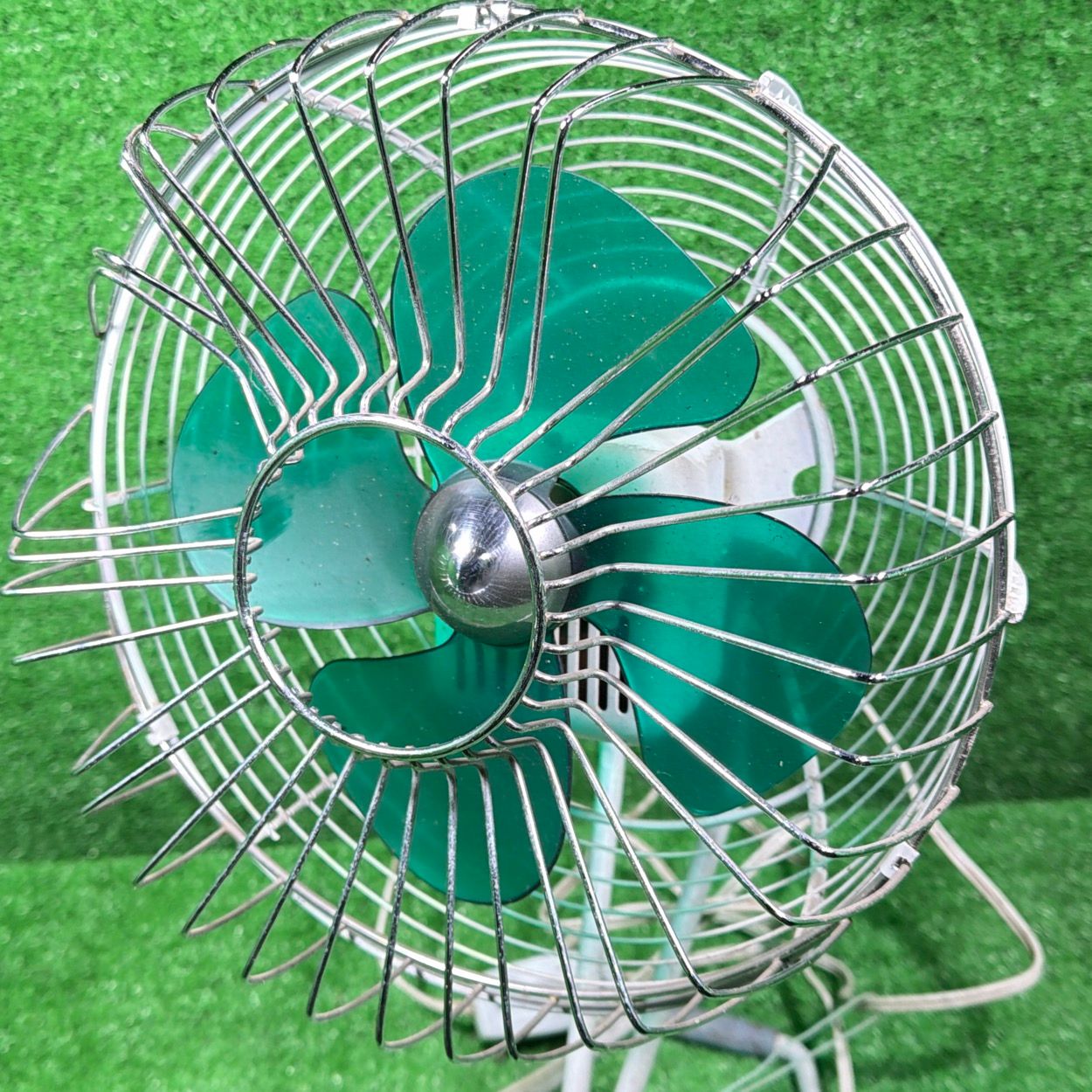 昭和レトロ】ビンテージ扇風機 緑羽根 パイプ脚 卓上扇風機