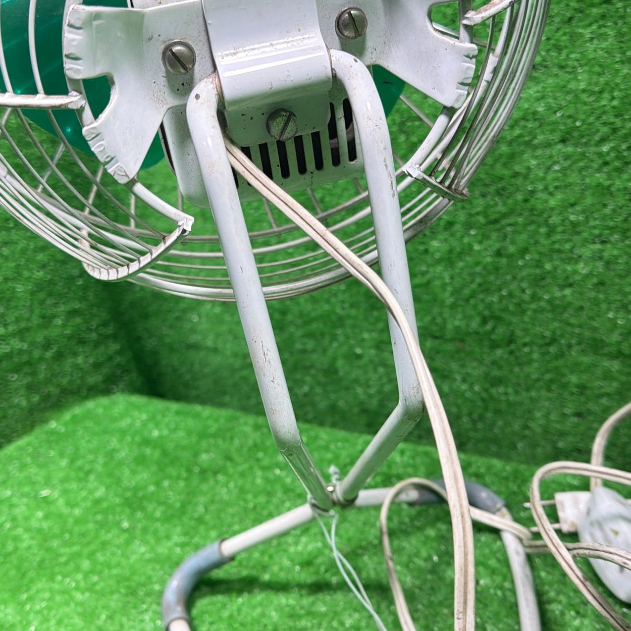 昭和レトロ】ビンテージ扇風機 緑羽根 パイプ脚 卓上扇風機