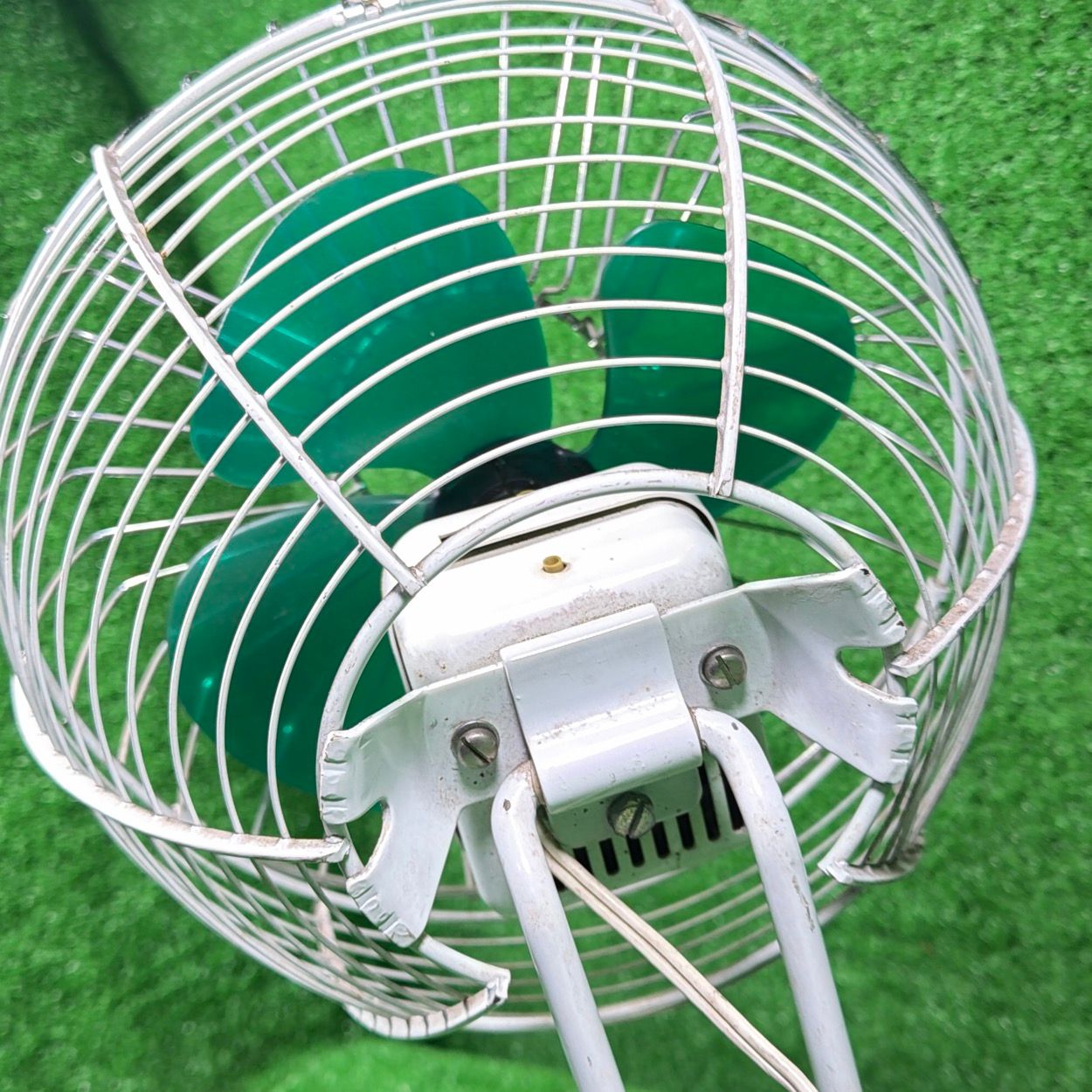 昭和レトロ】ビンテージ扇風機 緑羽根 パイプ脚 卓上扇風機