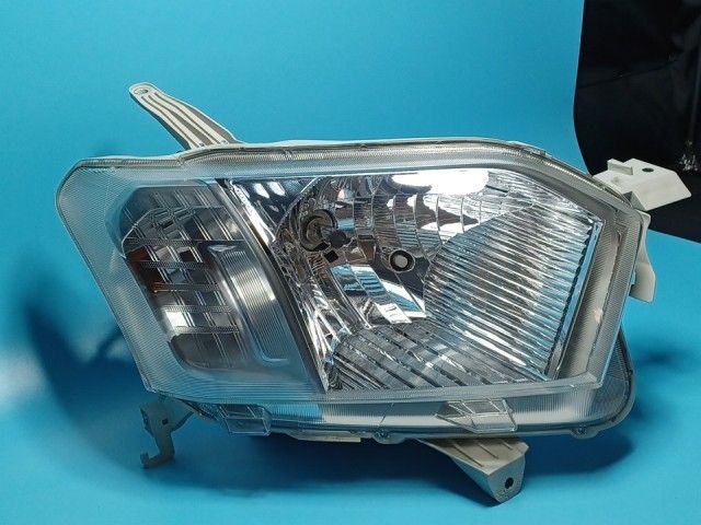 コーティング済 サクシード NCP165V 右ヘッドランプ・ヘッドライト UL