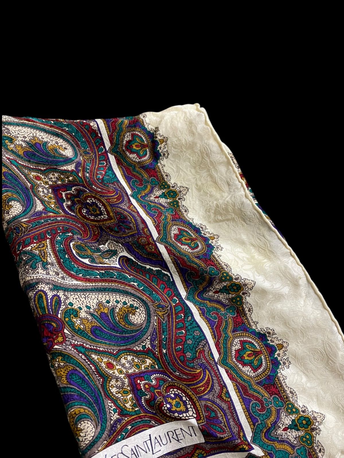 イヴサンローラン ベージュ ペイズリー柄 シルク100％ レディース