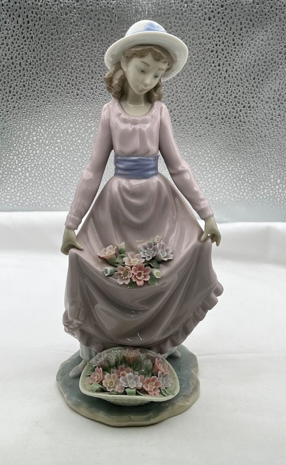 リヤドロ フィギュリン LLADRO 陶器人形 0 バスケットを持つ少女 希少