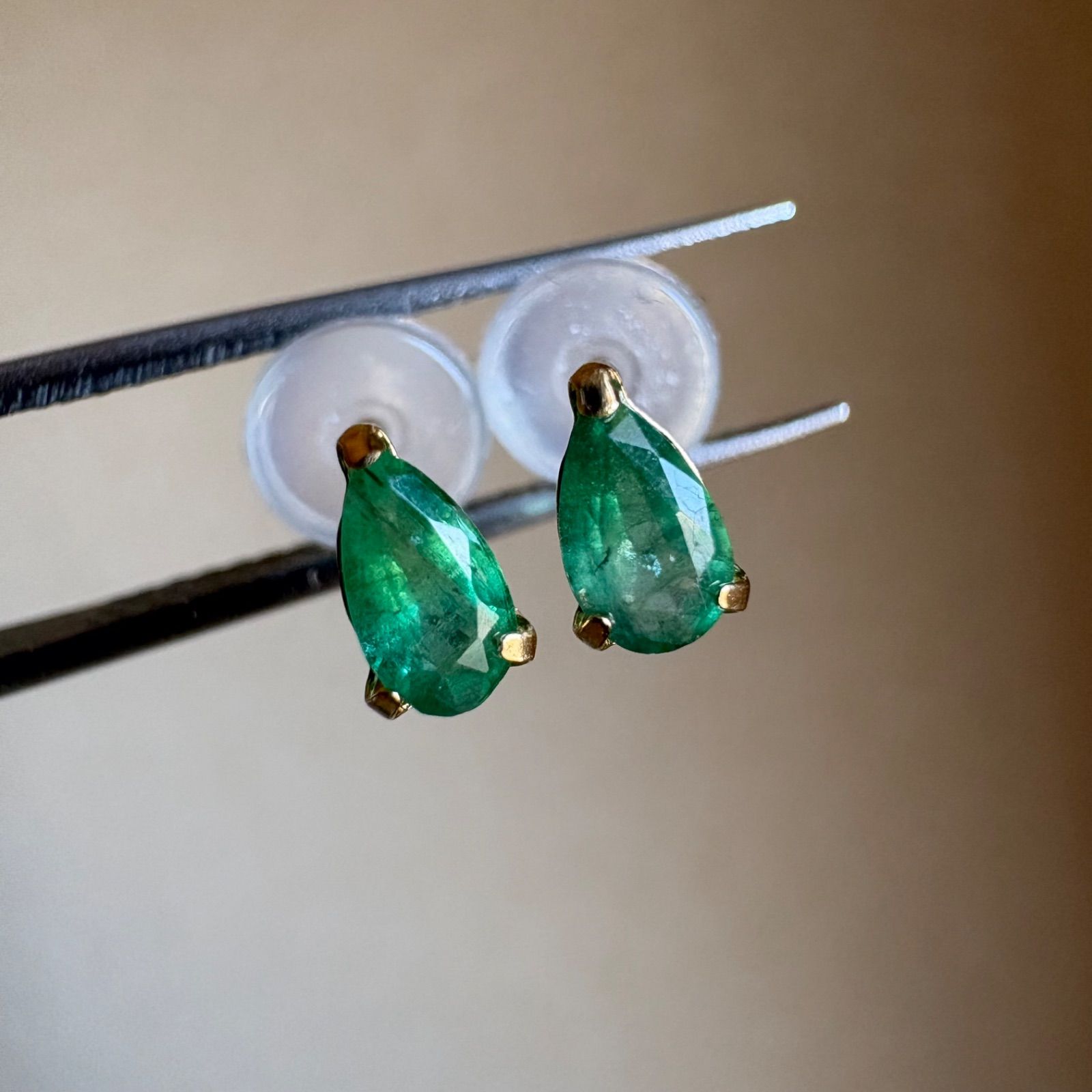 K18 ザンビア産 天然石エメラルド PEAR 18金イエローゴールド ピアス