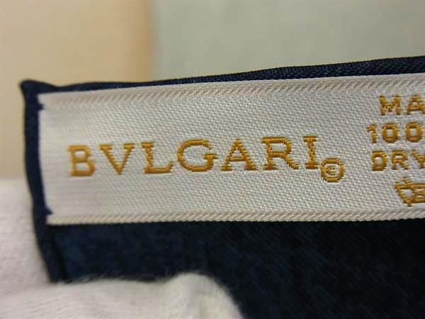 ■新品■未使用■ BVLGARI ブルガリ シルク100% 大判 スカーフ ストール ショール レディース グレー系×レッド系 BP5769 □新品□未使用□ BVLGARI ブルガリ シルク100% 大判 スカーフ