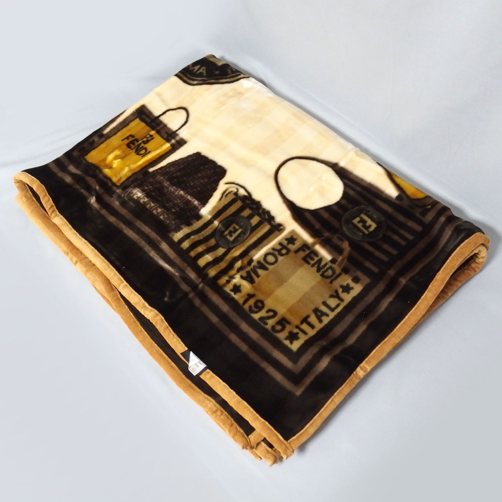 極美品☆FENDI FF ズッカ バッグ柄 ニューマイヤー ハーフ毛布
