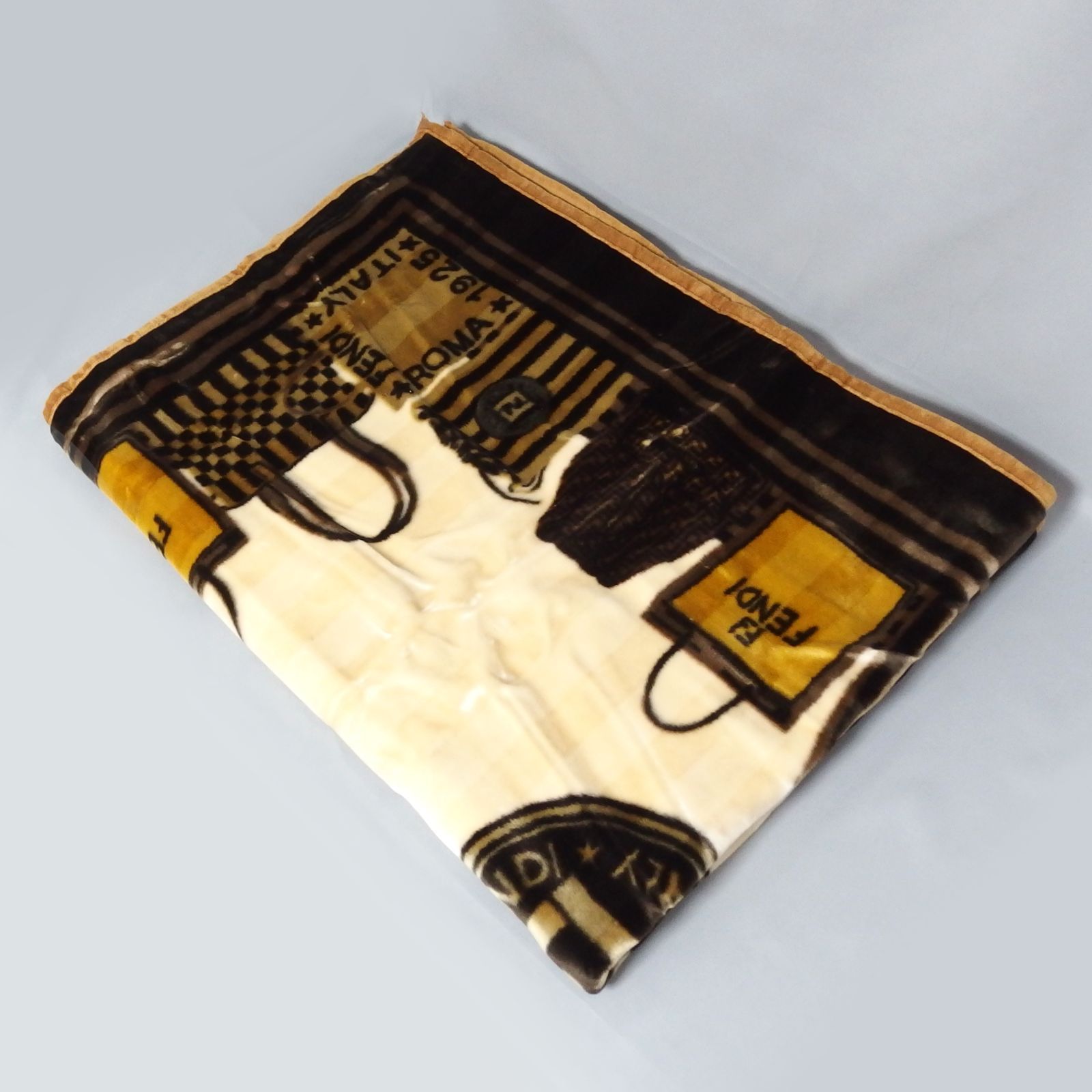 極美品☆FENDI FF ズッカ バッグ柄 ニューマイヤー ハーフ毛布