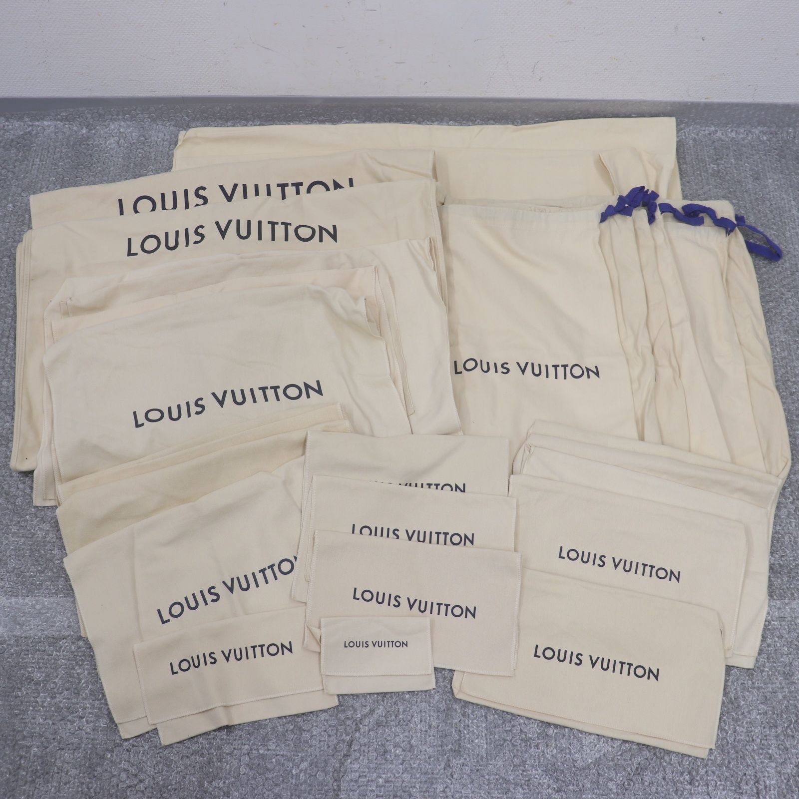 LOUIS VUITTON - 新品未使用‼︎ ルイヴィトン 保存袋(巾着布袋)の通販 by 陽だまりshop｜ルイヴィトンならラクマ ルイ・ヴィトン　巾着　布袋　保存袋