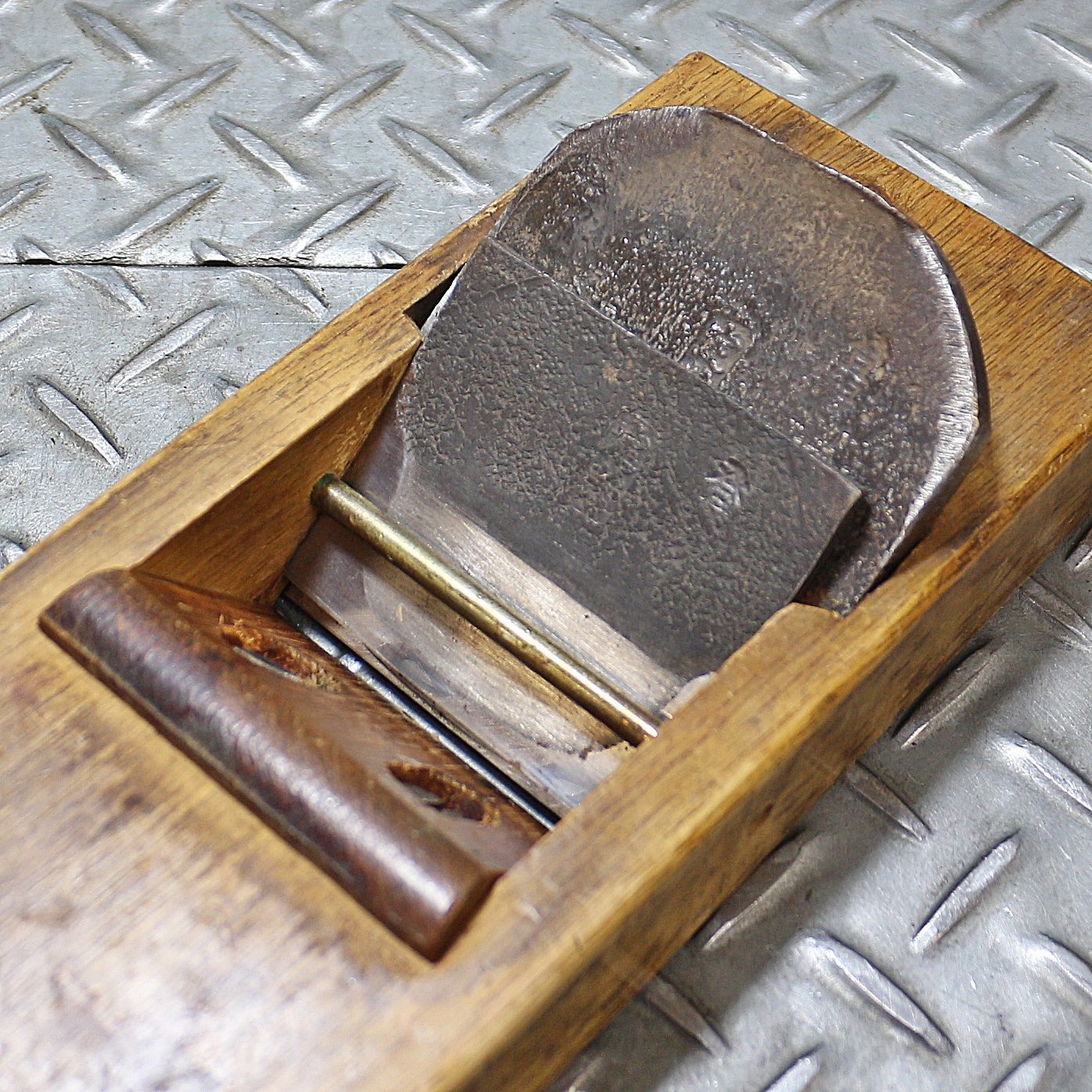 新潟発 鉋 定芳 かんな 約7.0㎝ 大工道具 古道具 大工 木工